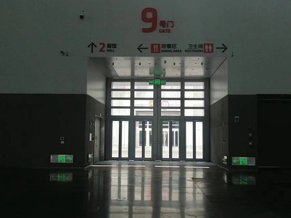 智能疏散指示系統(tǒng)如何實(shí)時(shí)感知火災(zāi)并作出反應(yīng)？