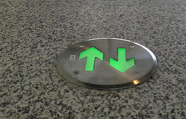 煙霧對(duì)智能疏散指示系統(tǒng)的運(yùn)行有何影響？